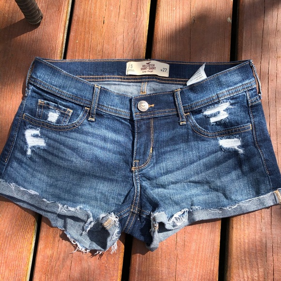 Cuffed Hollister Low-Rise Short Shorts - Picture 3 of 6